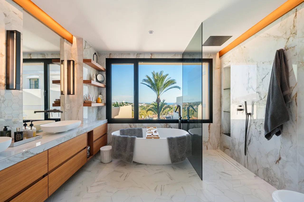 3-bedroom duplex apartment in Palacetes Los Belvederes with private pool and gated community — image 23