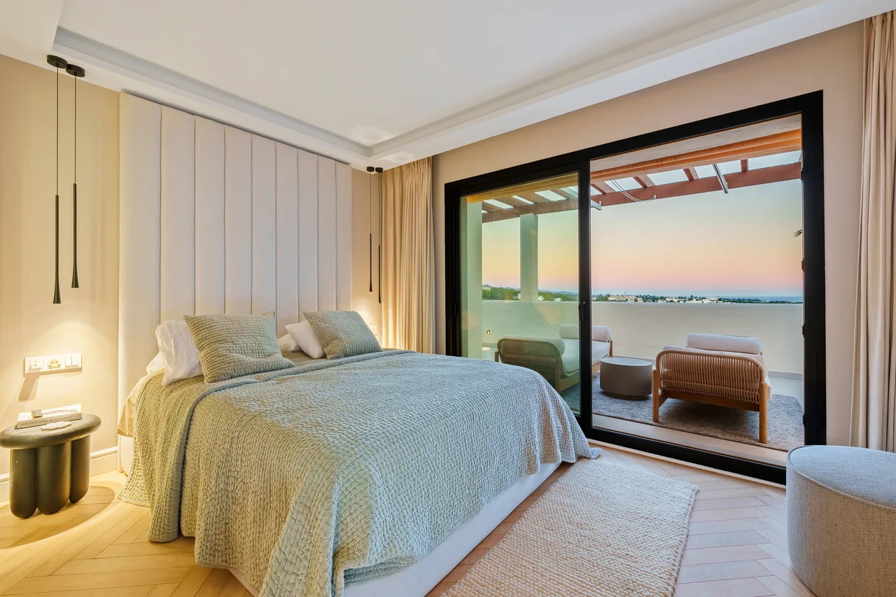 3-bedroom duplex apartment in Palacetes Los Belvederes with private pool and gated community — image 24