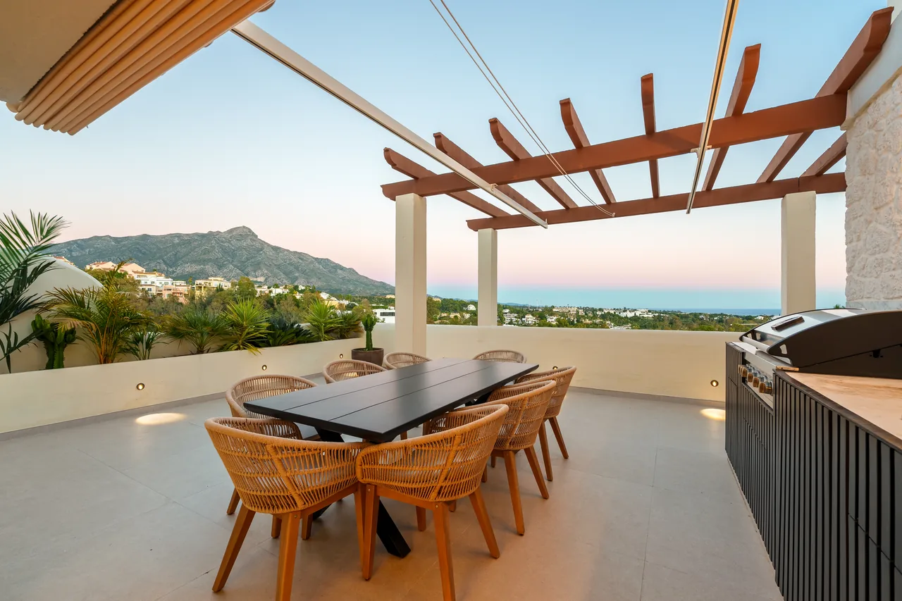 3-bedroom duplex apartment in Palacetes Los Belvederes with private pool and gated community — image 26