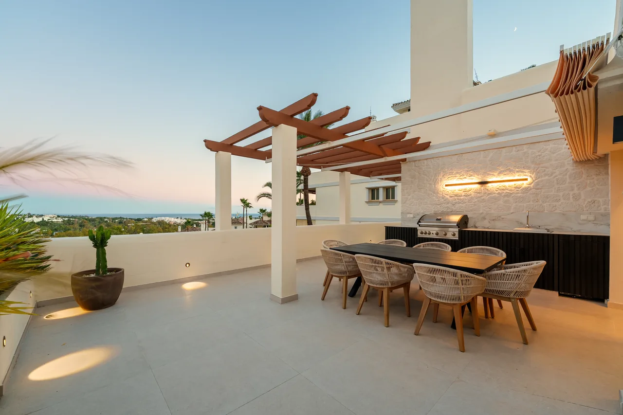 3-bedroom duplex apartment in Palacetes Los Belvederes with private pool and gated community — image 27