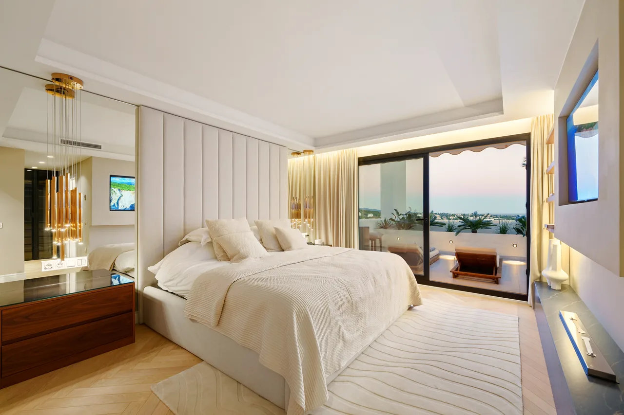 3-bedroom duplex apartment in Palacetes Los Belvederes with private pool and gated community — image 28