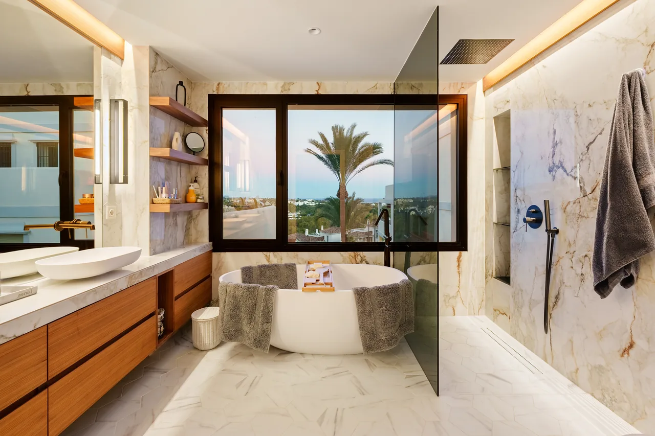 3-bedroom duplex apartment in Palacetes Los Belvederes with private pool and gated community — image 29