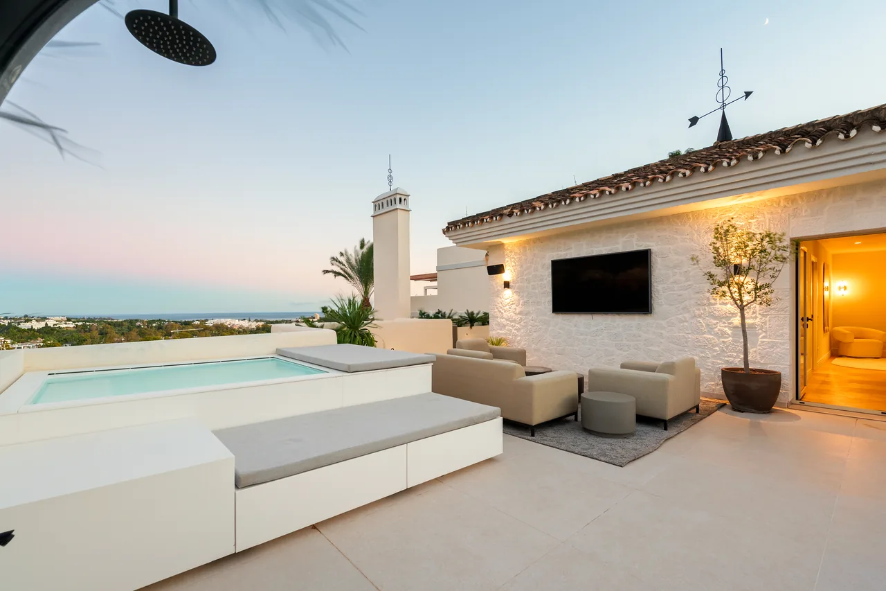 3-bedroom duplex apartment in Palacetes Los Belvederes with private pool and gated community — image 30