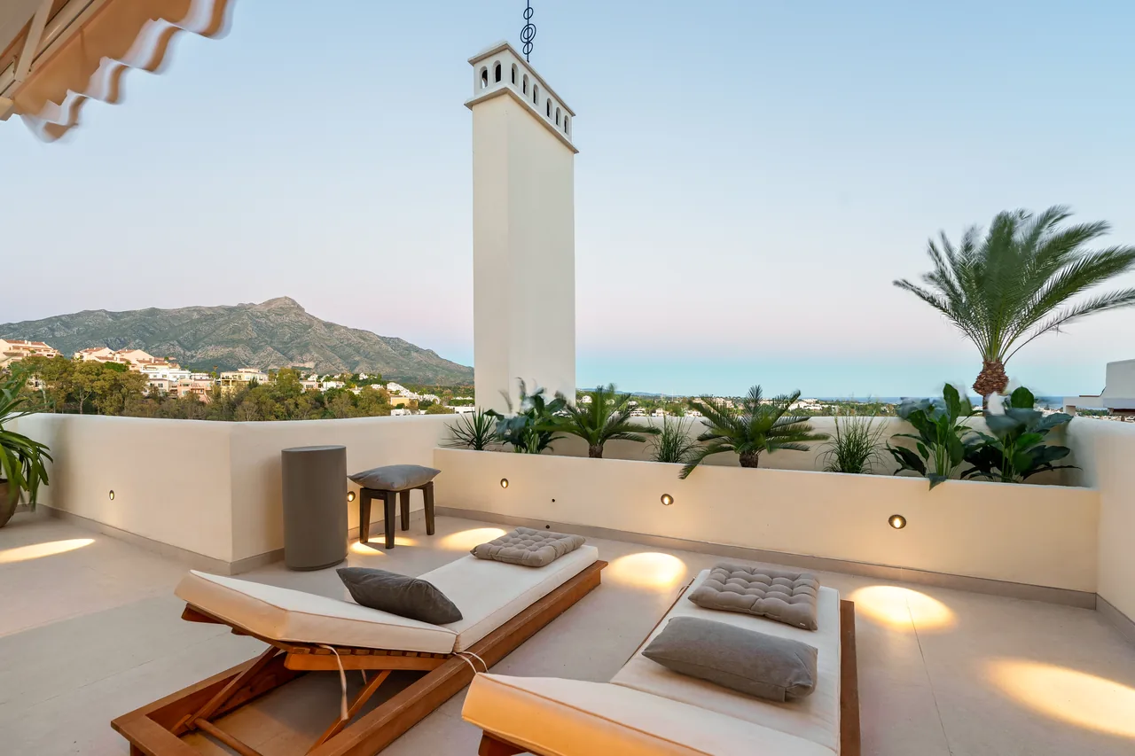 3-bedroom duplex apartment in Palacetes Los Belvederes with private pool and gated community — image 31