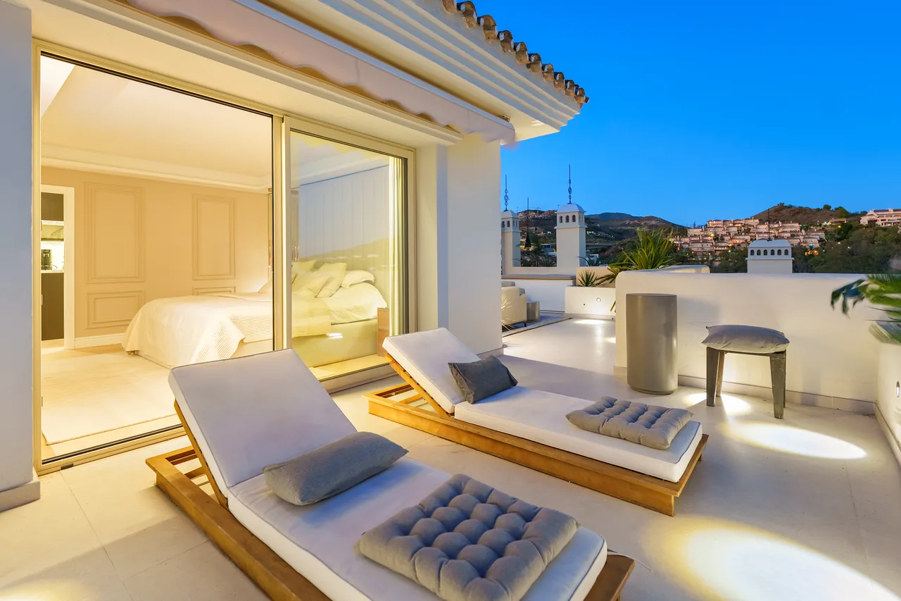 3-bedroom duplex apartment in Palacetes Los Belvederes with private pool and gated community — image 32