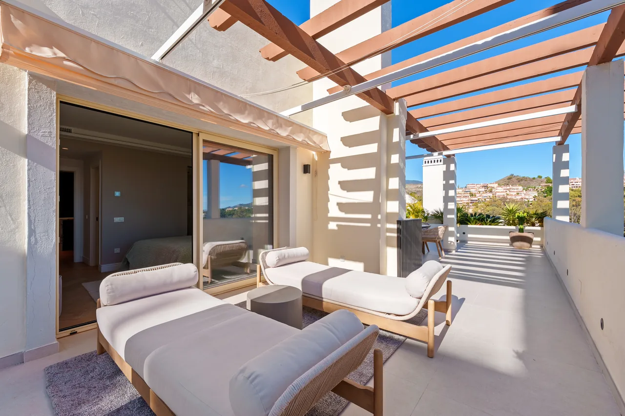 3-bedroom duplex apartment in Palacetes Los Belvederes with private pool and gated community — image 33