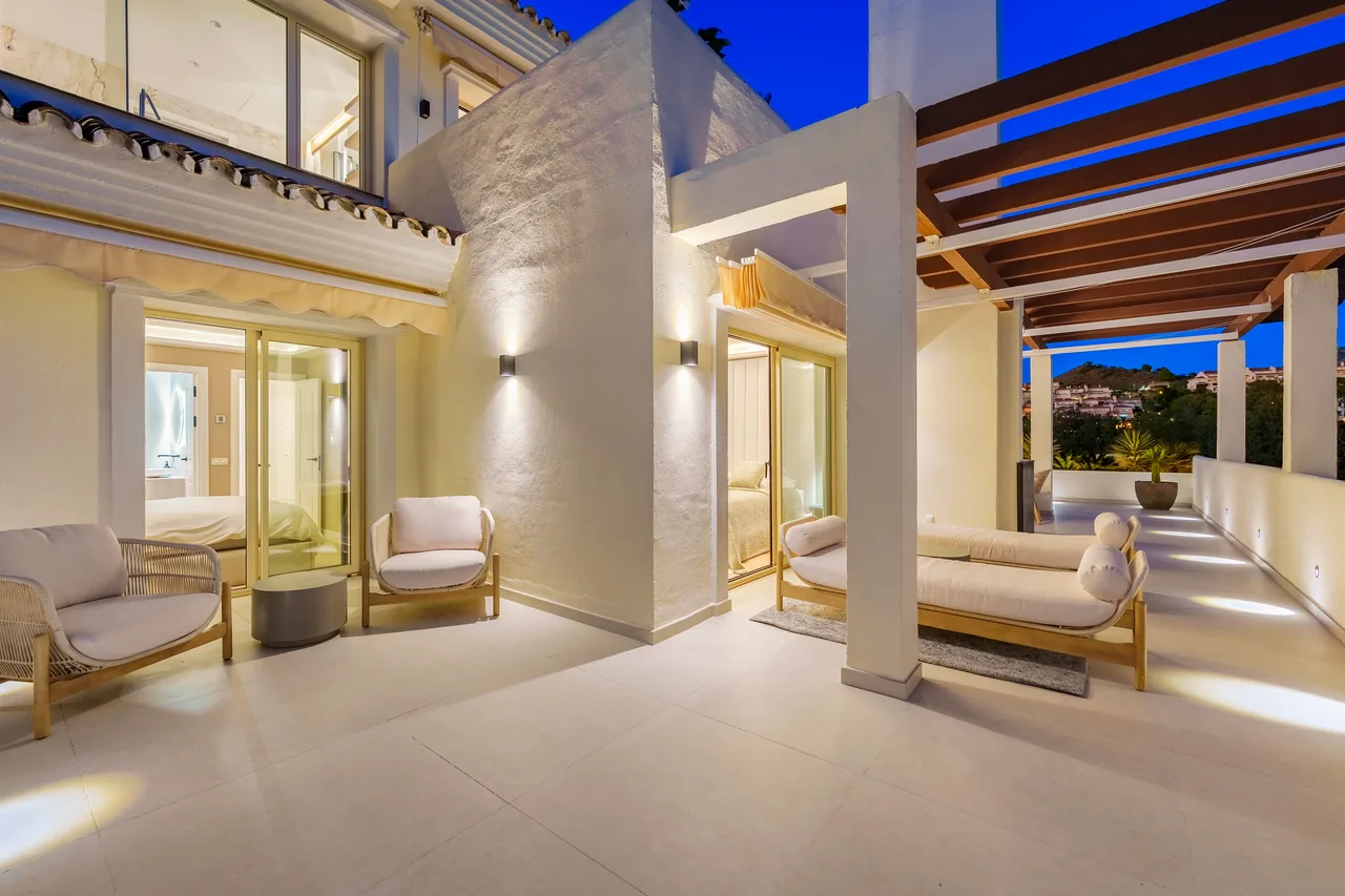 3-bedroom duplex apartment in Palacetes Los Belvederes with private pool and gated community — image 34