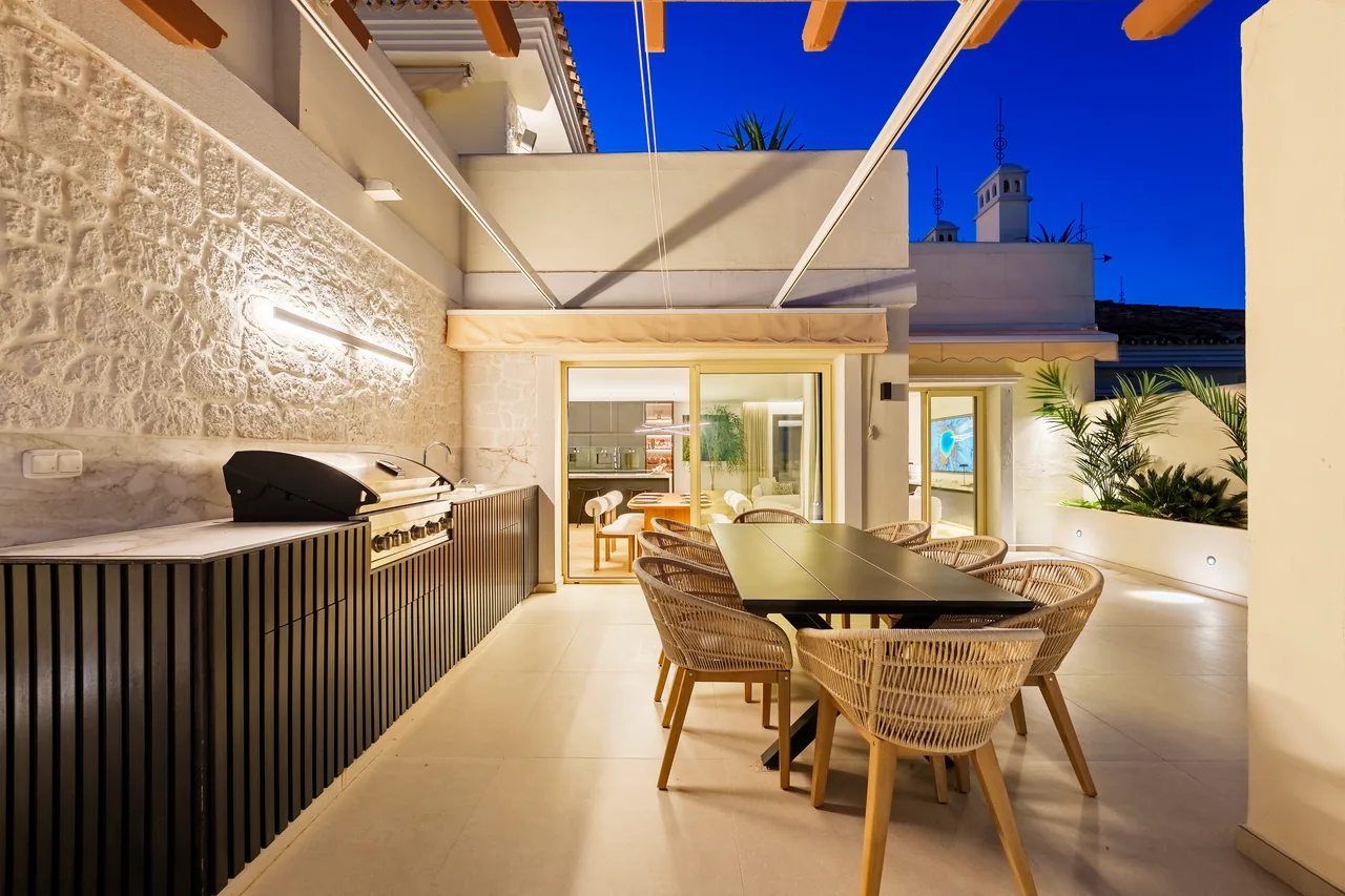 3-bedroom duplex apartment in Palacetes Los Belvederes with private pool and gated community — image 37
