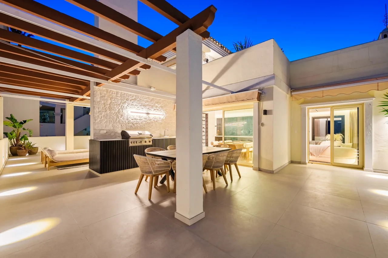 3-bedroom duplex apartment in Palacetes Los Belvederes with private pool and gated community — image 38
