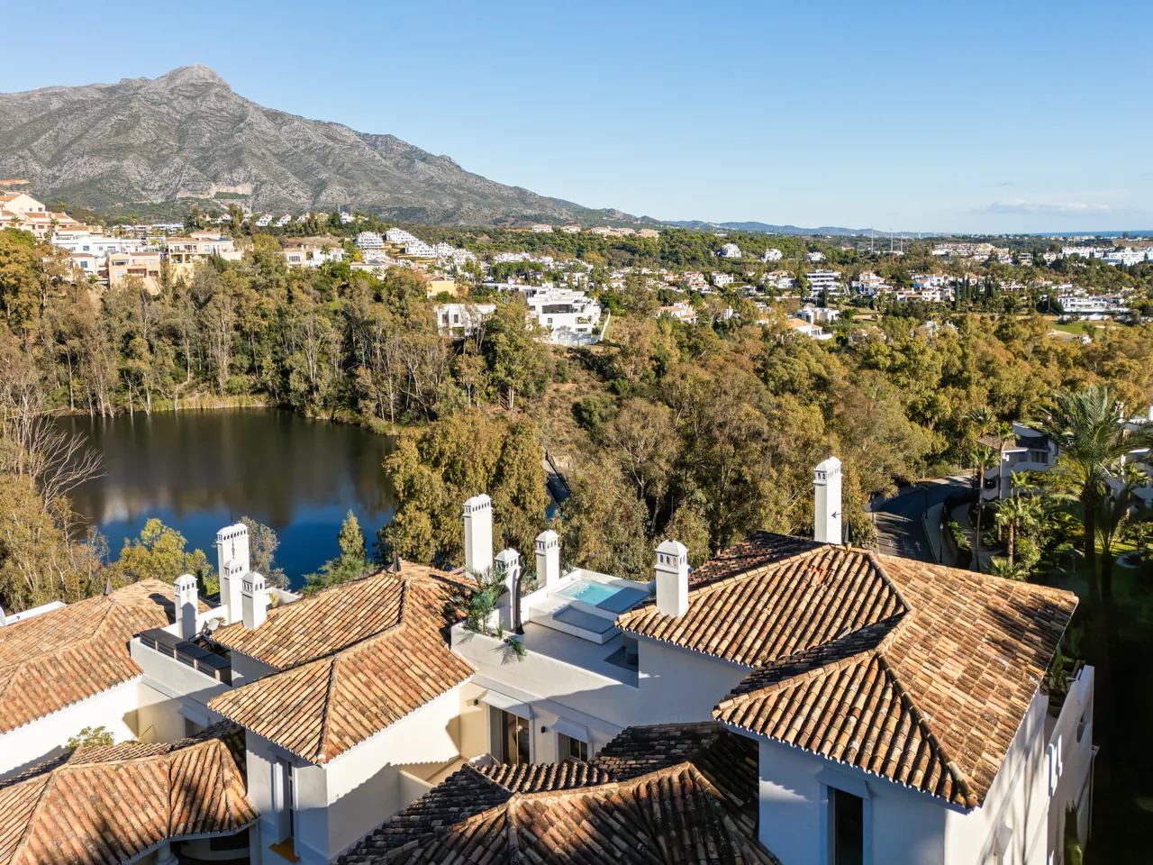 3-bedroom duplex apartment in Palacetes Los Belvederes with private pool and gated community — image 41