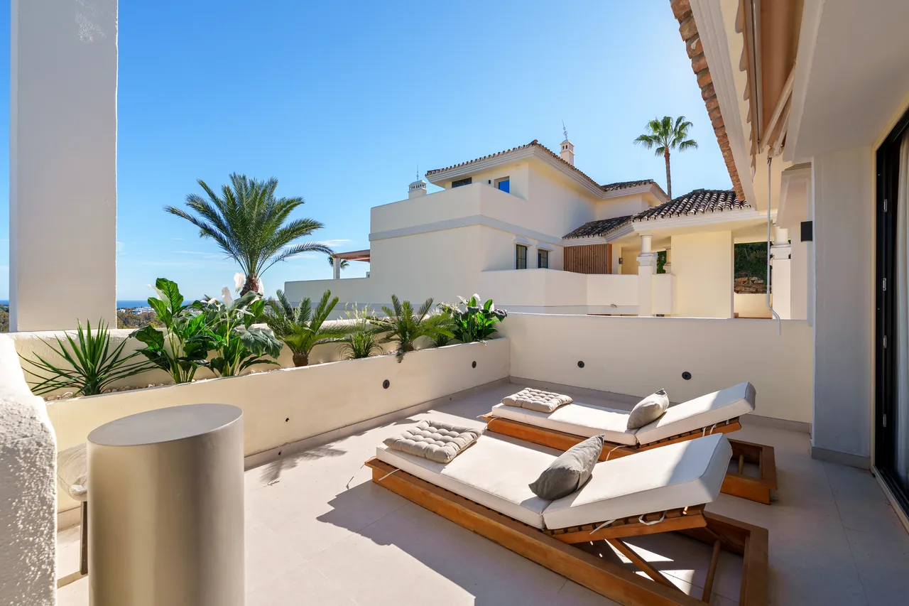 3-bedroom duplex apartment in Palacetes Los Belvederes with private pool and gated community — image 44