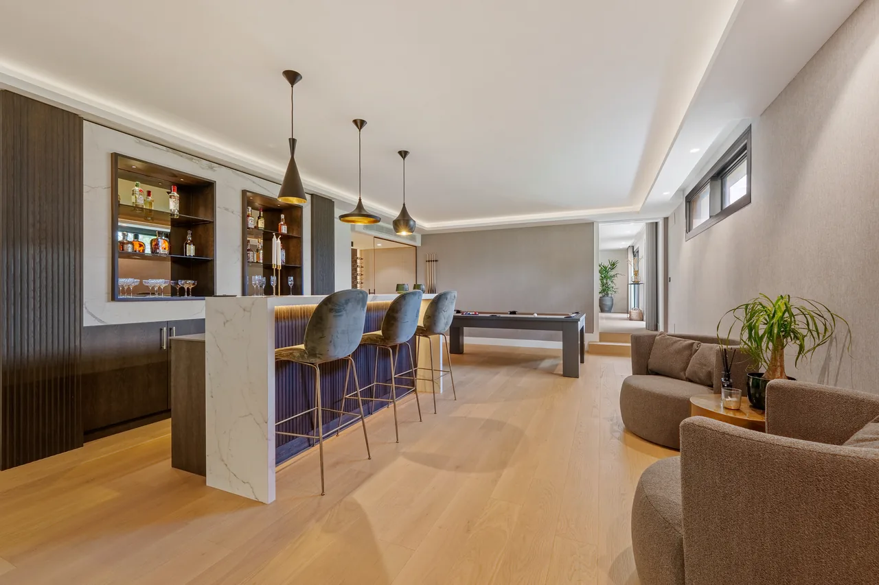 5-bedroom villa in Nueva Andalucia with private pool and private garden — image 2