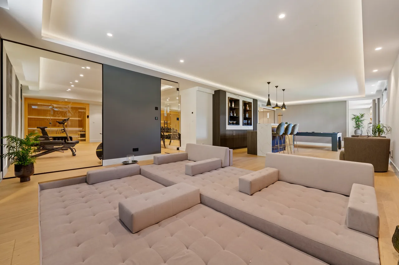 5-bedroom villa in Nueva Andalucia with private pool and private garden — image 3