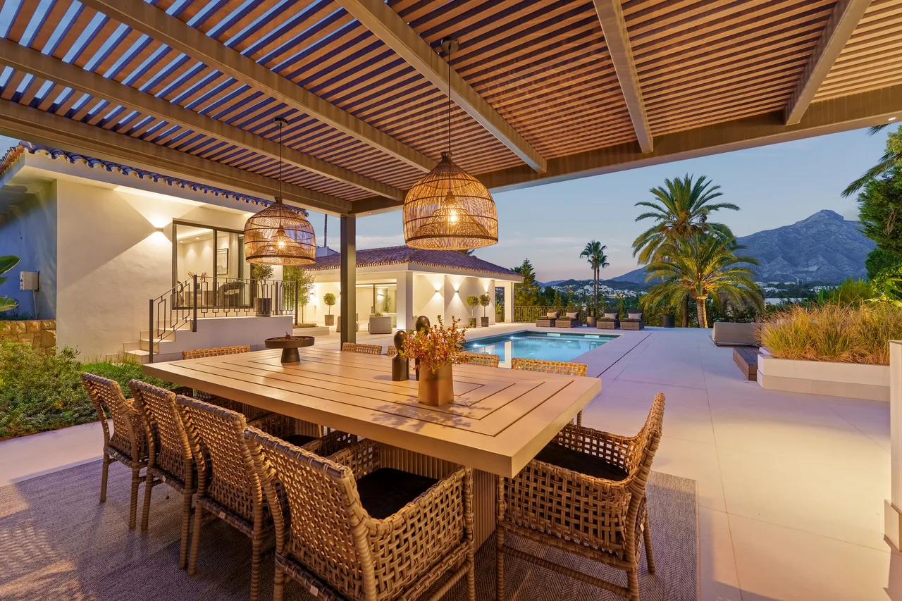 5-bedroom villa in Nueva Andalucia with private pool and private garden — image 13