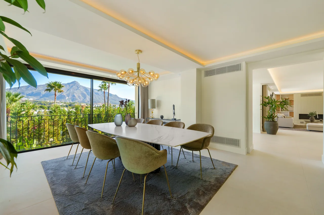5-bedroom villa in Nueva Andalucia with private pool and private garden — image 16