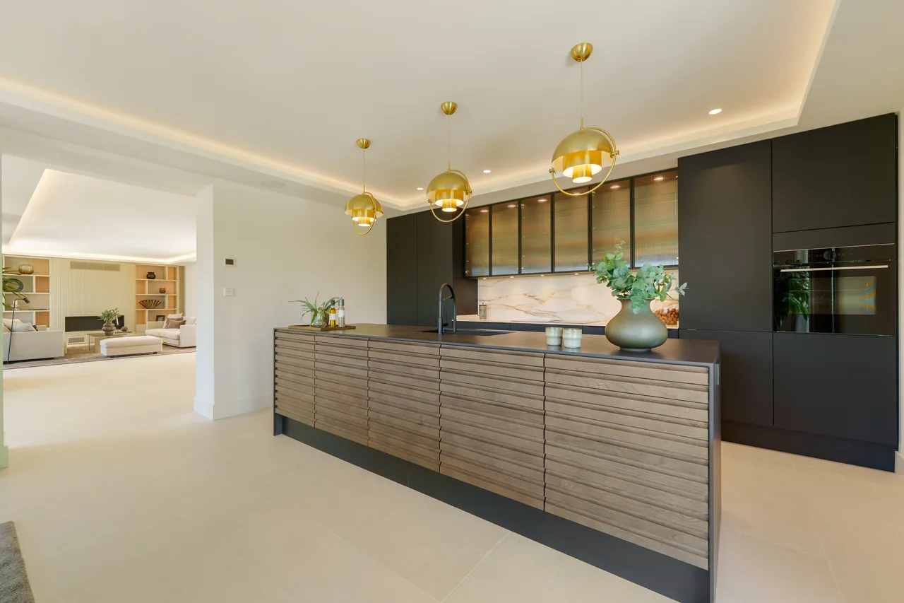 5-bedroom villa in Nueva Andalucia with private pool and private garden — image 22