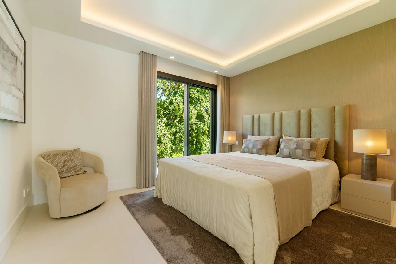 5-bedroom villa in Nueva Andalucia with private pool and private garden — image 25