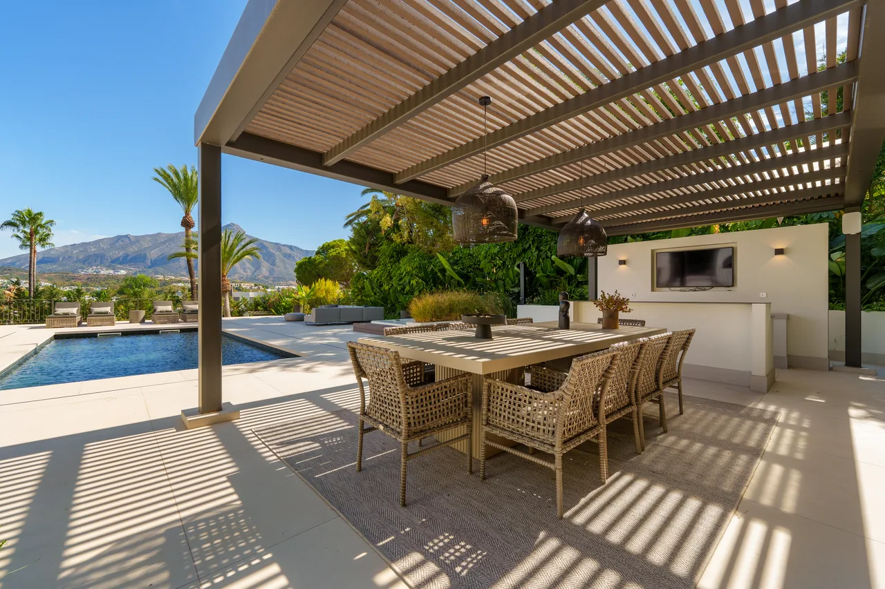 5-bedroom villa in Nueva Andalucia with private pool and private garden — image 29