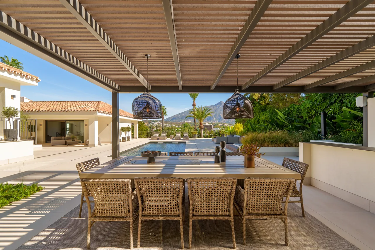 5-bedroom villa in Nueva Andalucia with private pool and private garden — image 33