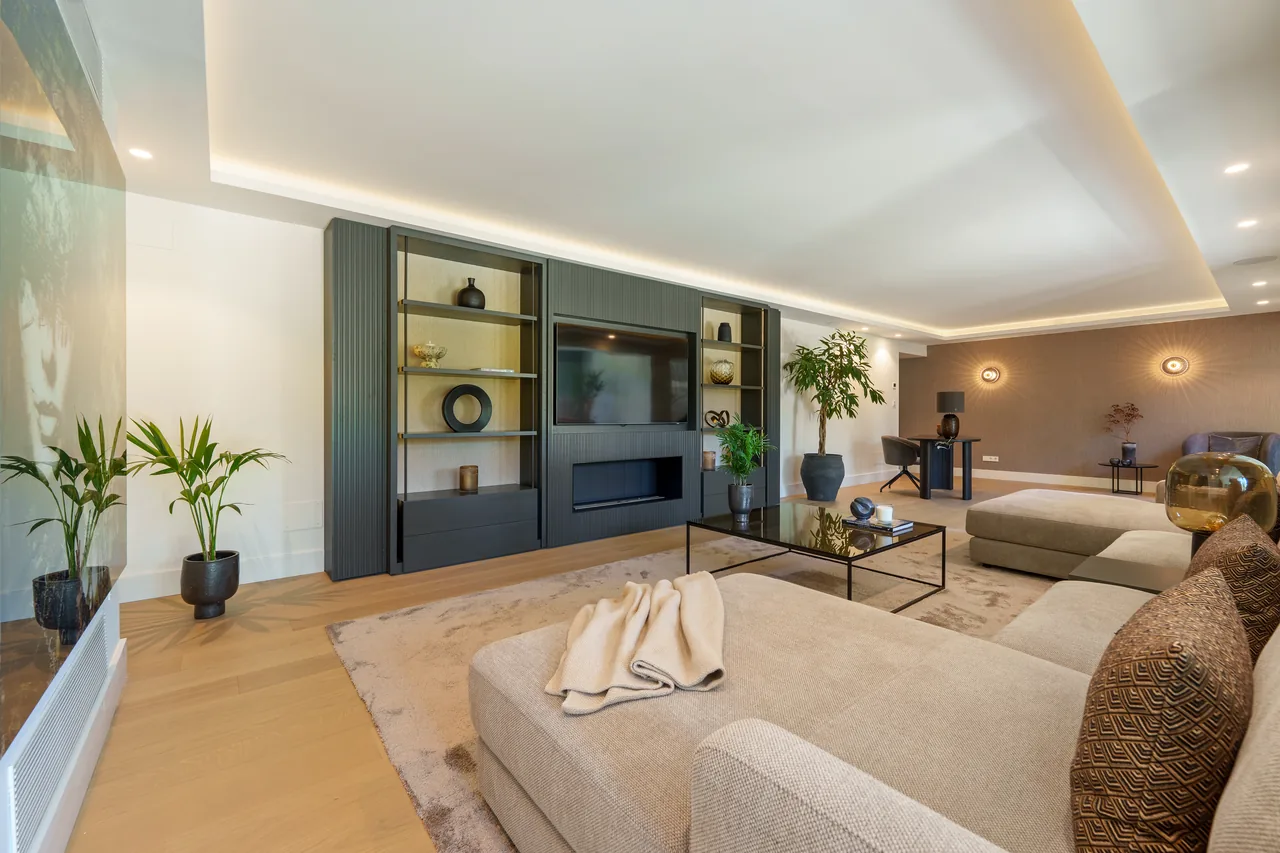 5-bedroom villa in Nueva Andalucia with private pool and private garden — image 42