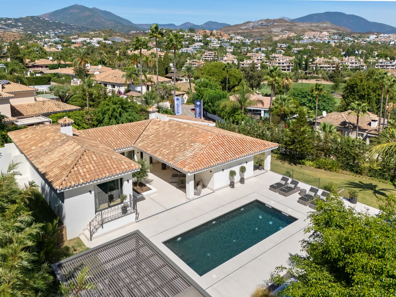 5-bedroom villa in Nueva Andalucia with private pool and private garden — image 45