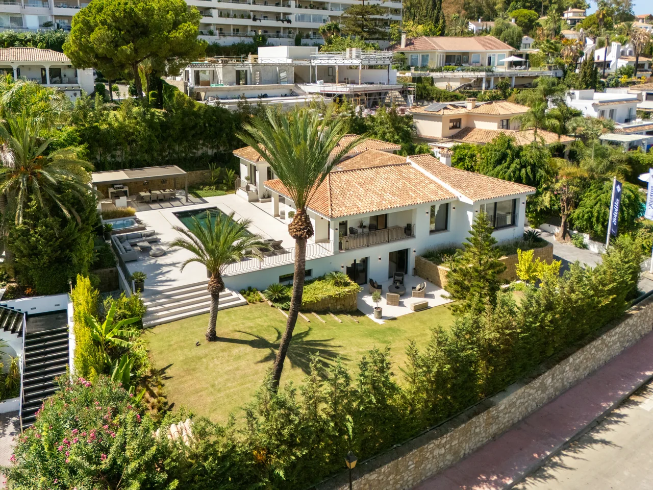 5-bedroom villa in Nueva Andalucia with private pool and private garden — image 46