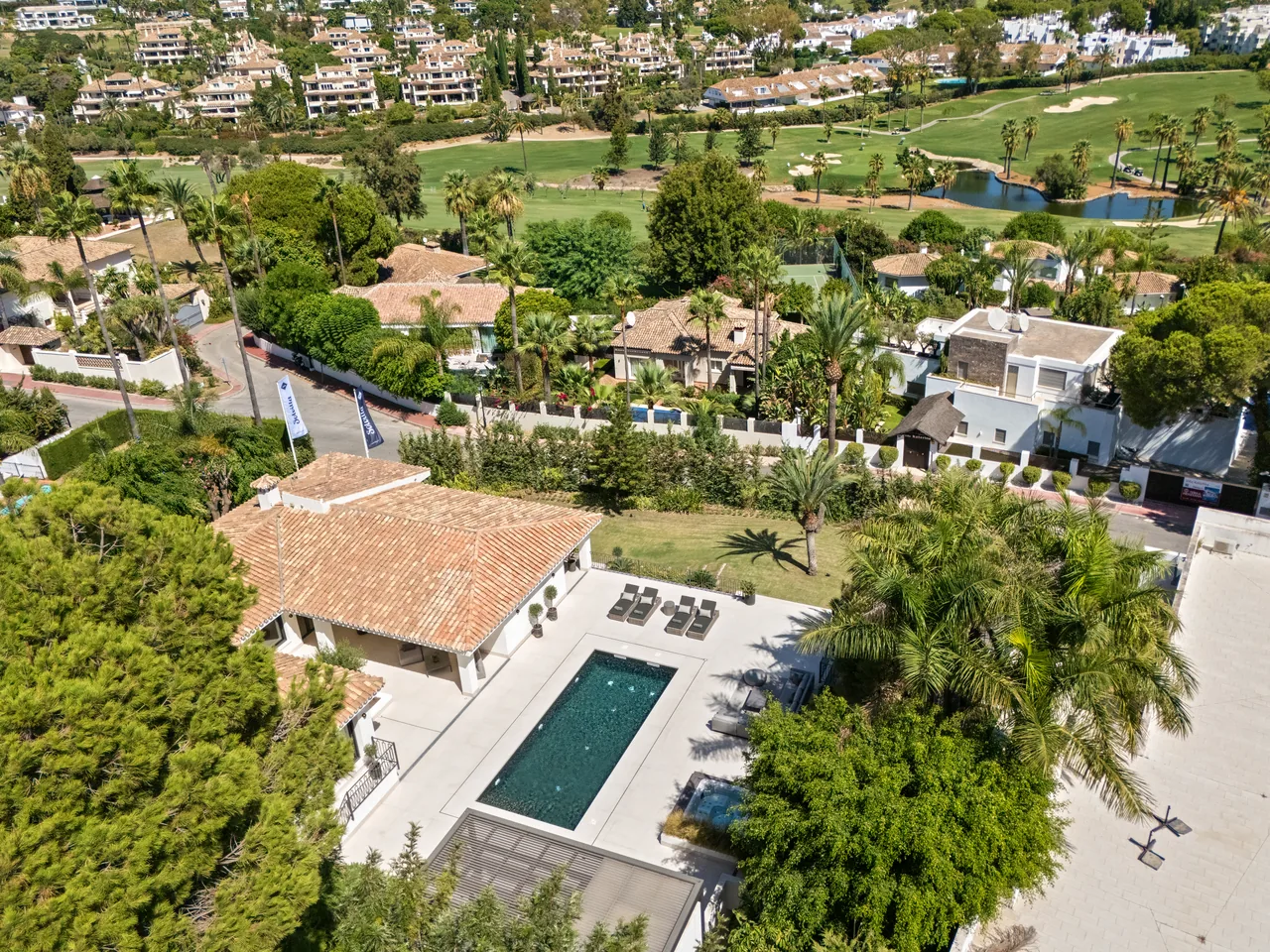 5-bedroom villa in Nueva Andalucia with private pool and private garden — image 47