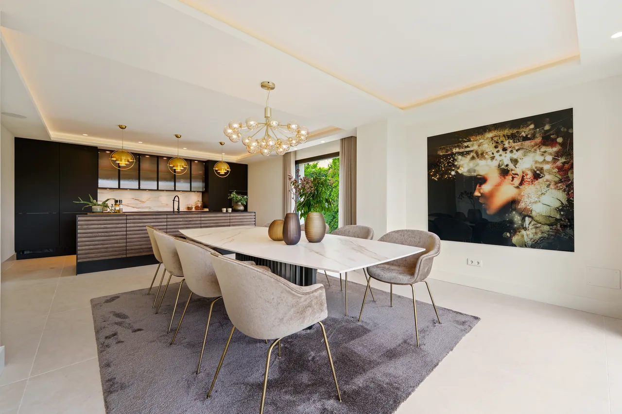 5-bedroom villa in Nueva Andalucia with private pool and private garden — image 49