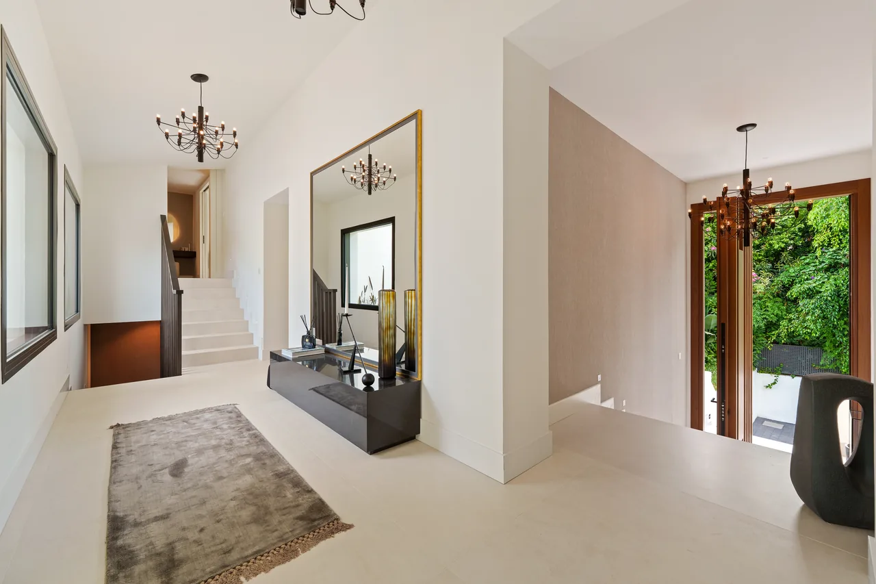 5-bedroom villa in Nueva Andalucia with private pool and private garden — image 50