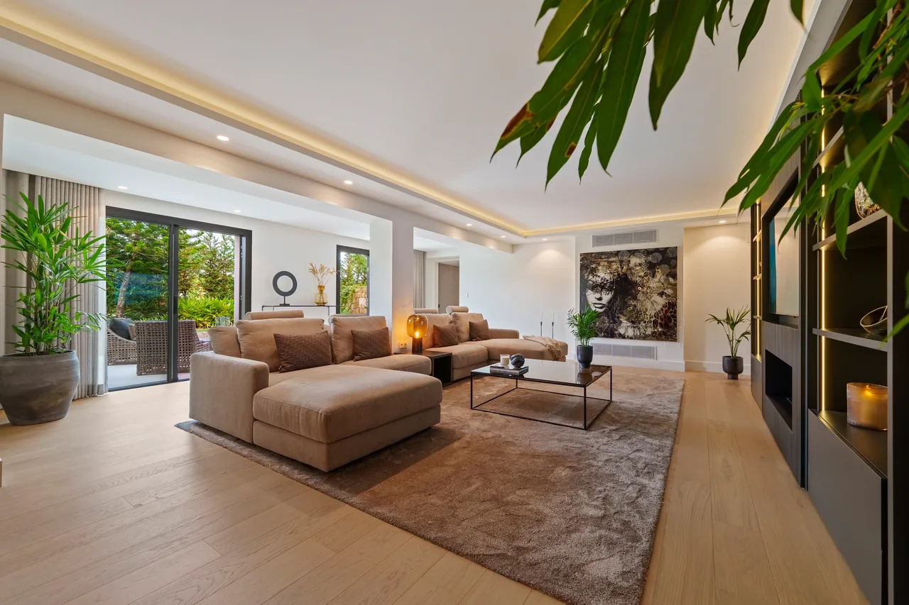 5-bedroom villa in Nueva Andalucia with private pool and private garden — image 51