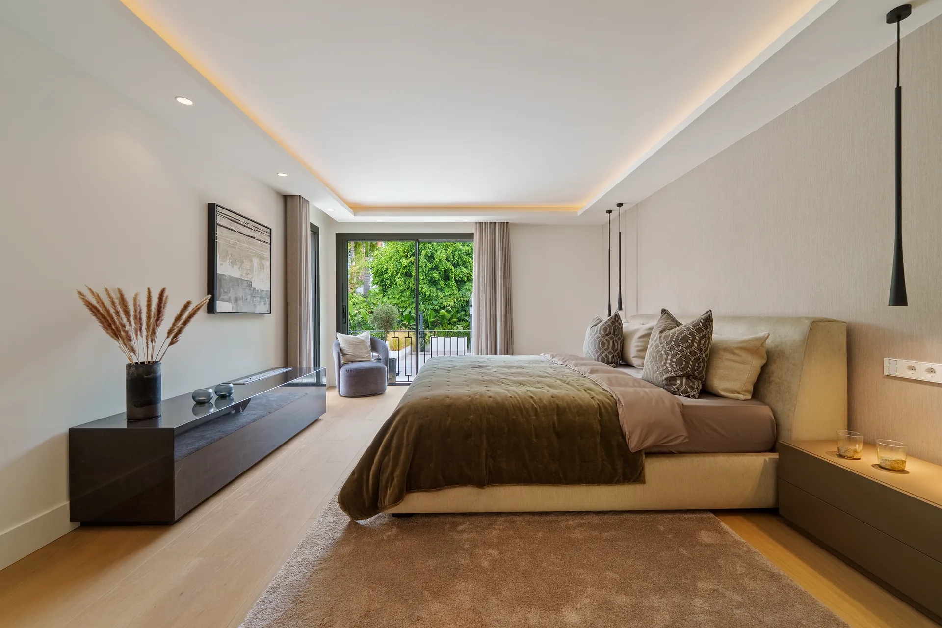 5-bedroom villa in Nueva Andalucia with private pool and private garden — image 53