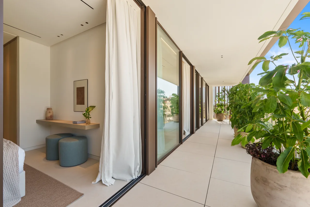 5-bedroom villa in Marbella Golden Mile with private pool and private garden — image 4