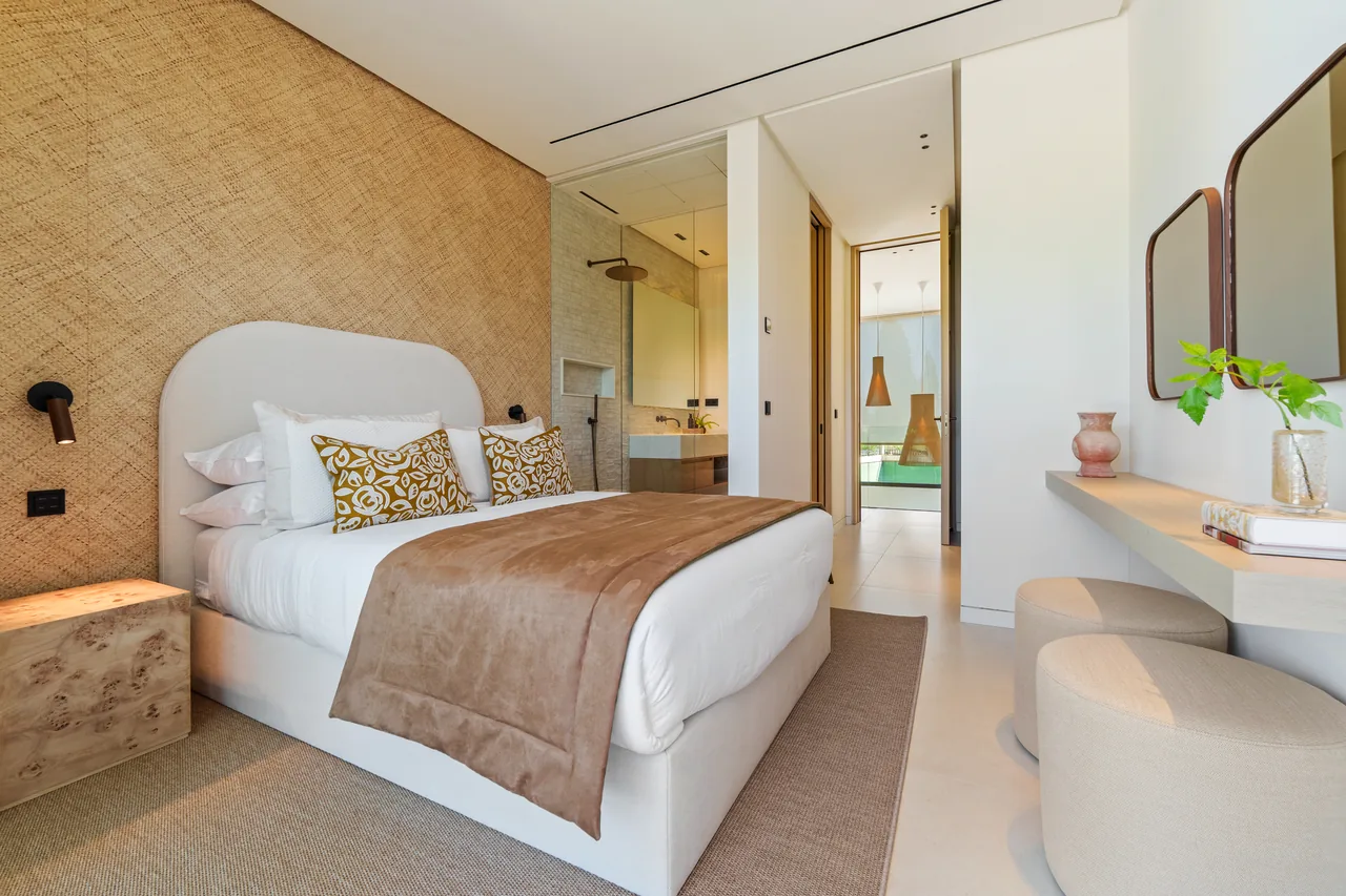 5-bedroom villa in Marbella Golden Mile with private pool and private garden — image 7