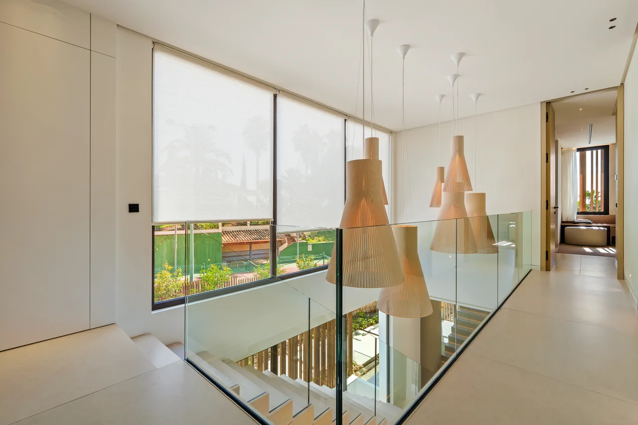 5-bedroom villa in Marbella Golden Mile with private pool and private garden — image 15