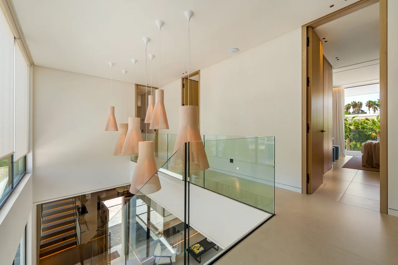 5-bedroom villa in Marbella Golden Mile with private pool and private garden — image 16