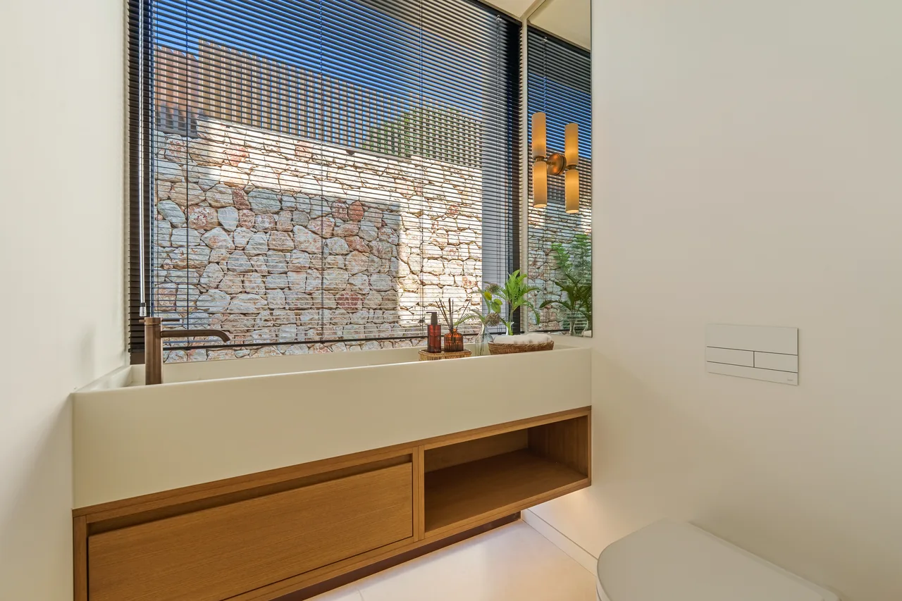 5-bedroom villa in Marbella Golden Mile with private pool and private garden — image 17