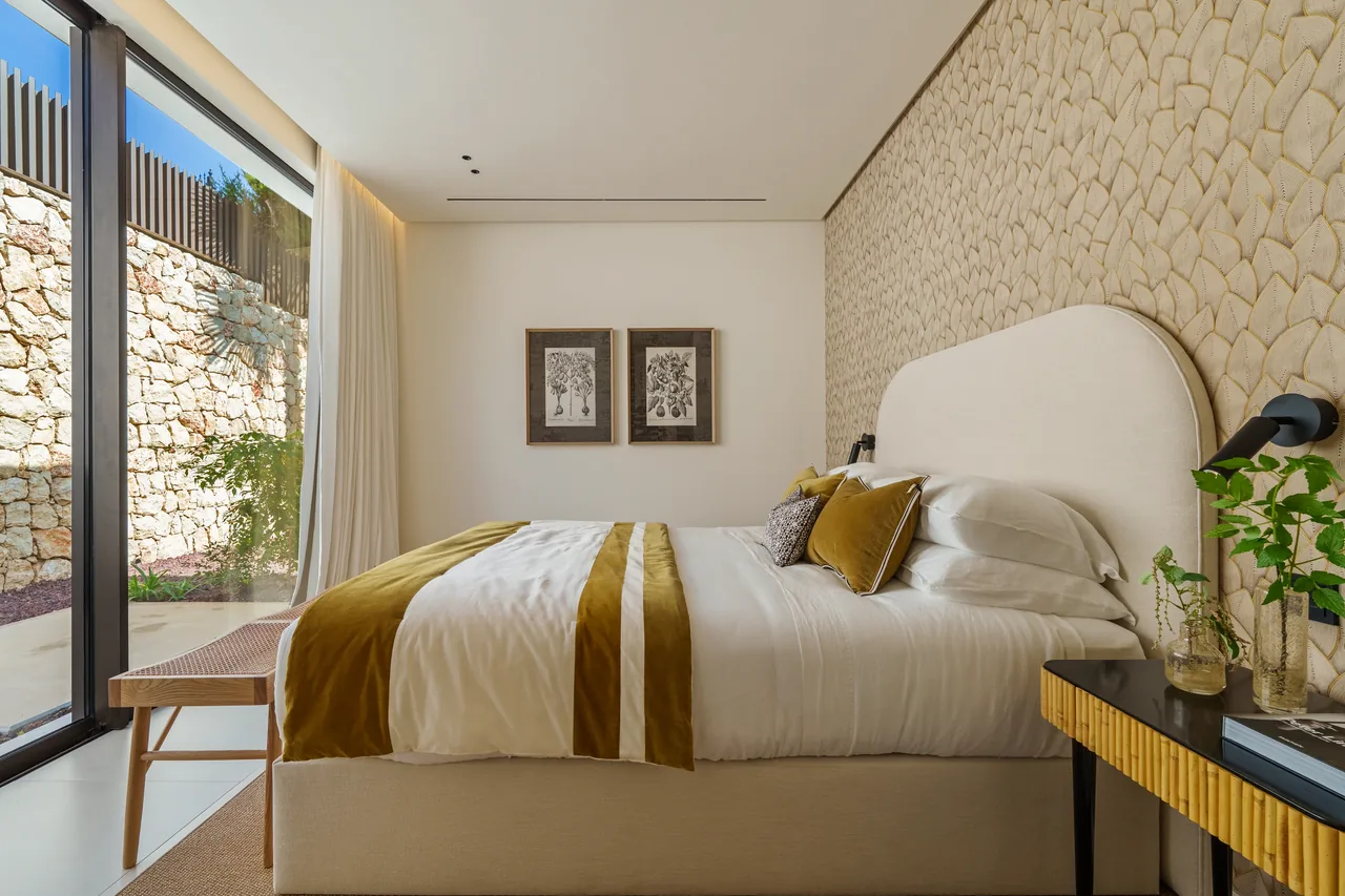 5-bedroom villa in Marbella Golden Mile with private pool and private garden — image 19