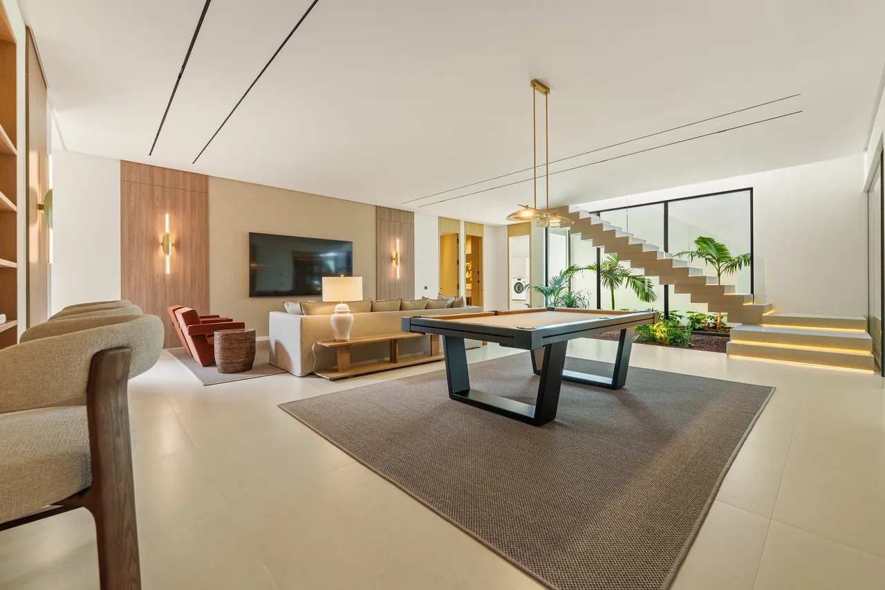 5-bedroom villa in Marbella Golden Mile with private pool and private garden — image 23