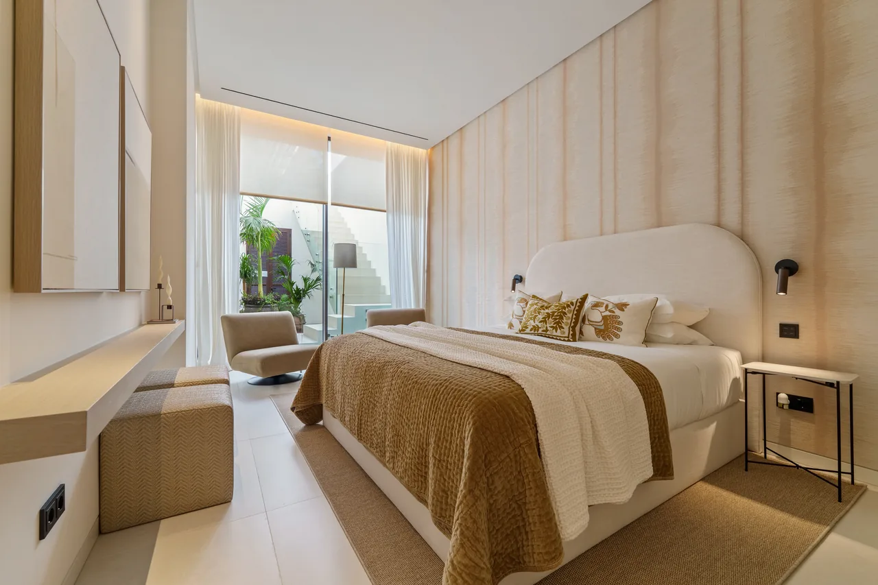 5-bedroom villa in Marbella Golden Mile with private pool and private garden — image 30