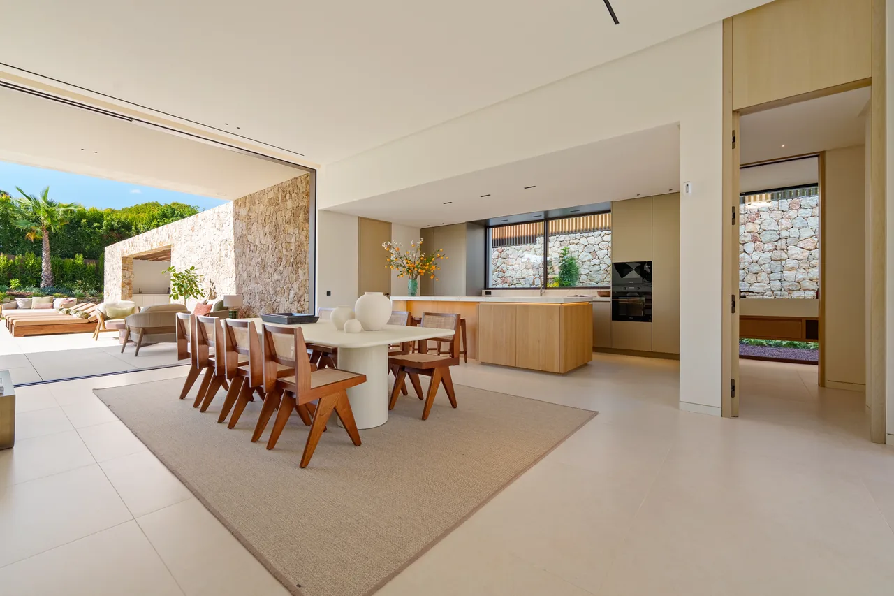 5-bedroom villa in Marbella Golden Mile with private pool and private garden — image 36
