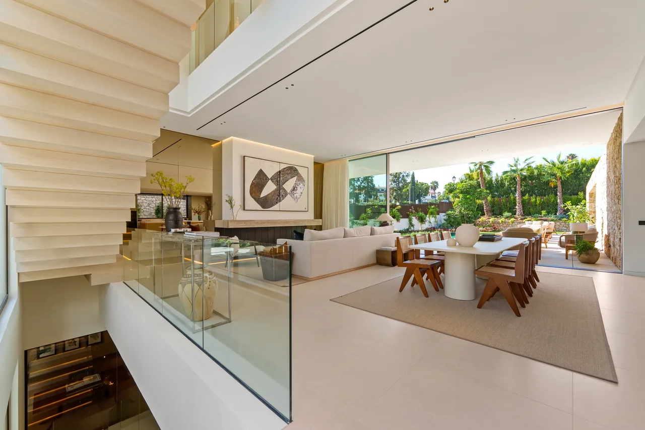 5-bedroom villa in Marbella Golden Mile with private pool and private garden — image 39