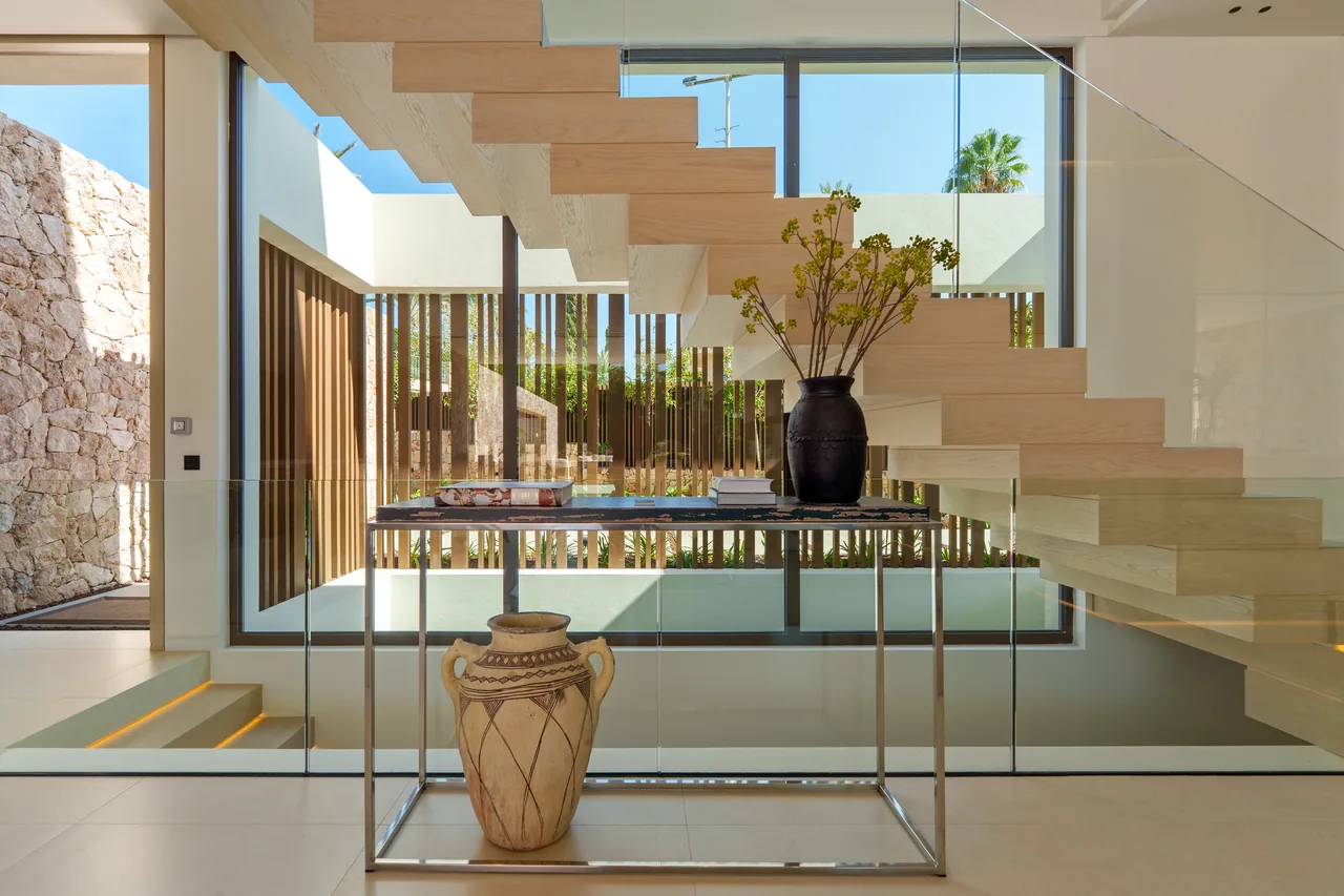 5-bedroom villa in Marbella Golden Mile with private pool and private garden — image 41