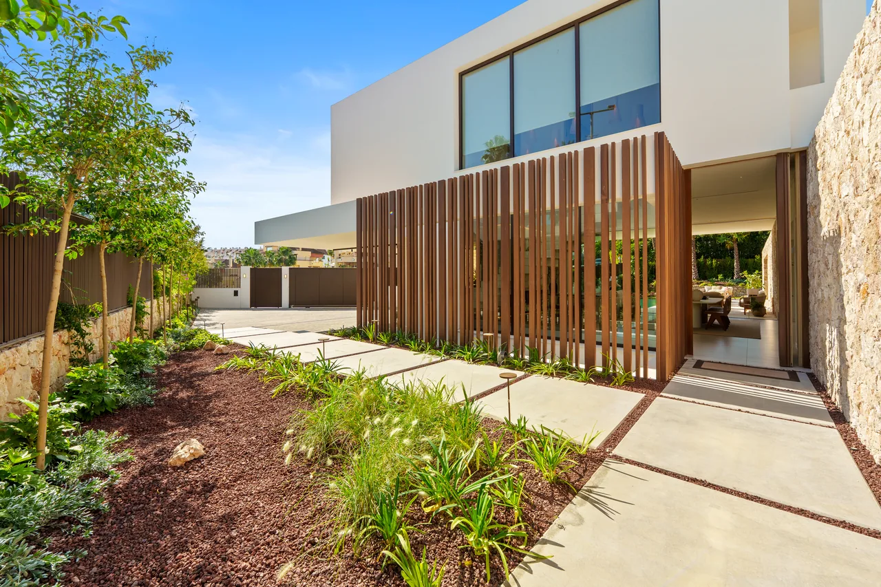 5-bedroom villa in Marbella Golden Mile with private pool and private garden — image 42