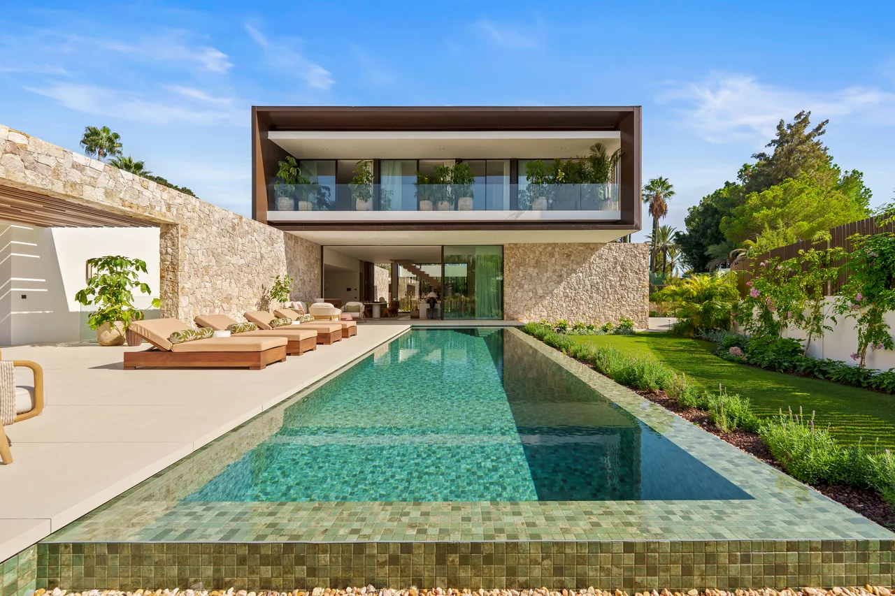 5-bedroom villa in Marbella Golden Mile with private pool and private garden — image 46