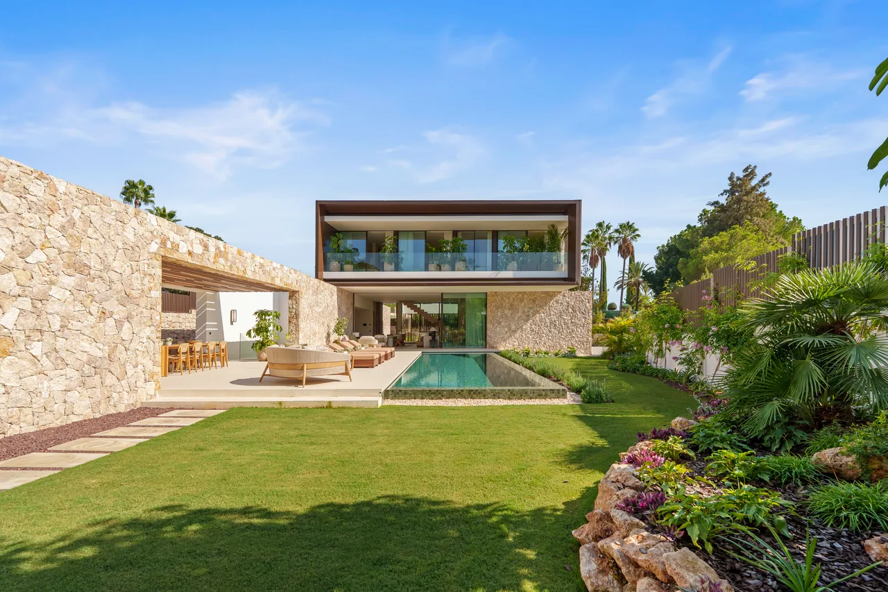 5-bedroom villa in Marbella Golden Mile with private pool and private garden — image 47