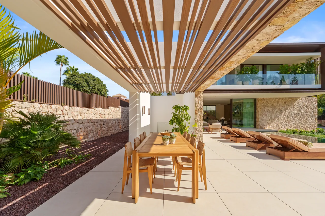 5-bedroom villa in Marbella Golden Mile with private pool and private garden — image 48