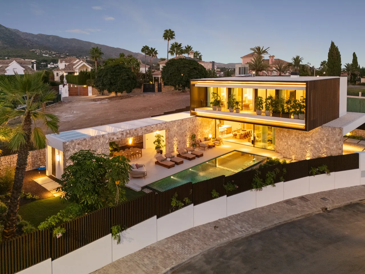 5-bedroom villa in Marbella Golden Mile with private pool and private garden — image 50