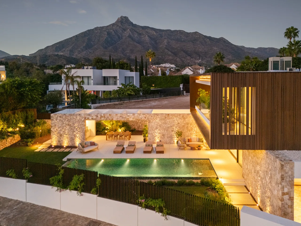 5-bedroom villa in Marbella Golden Mile with private pool and private garden — image 51