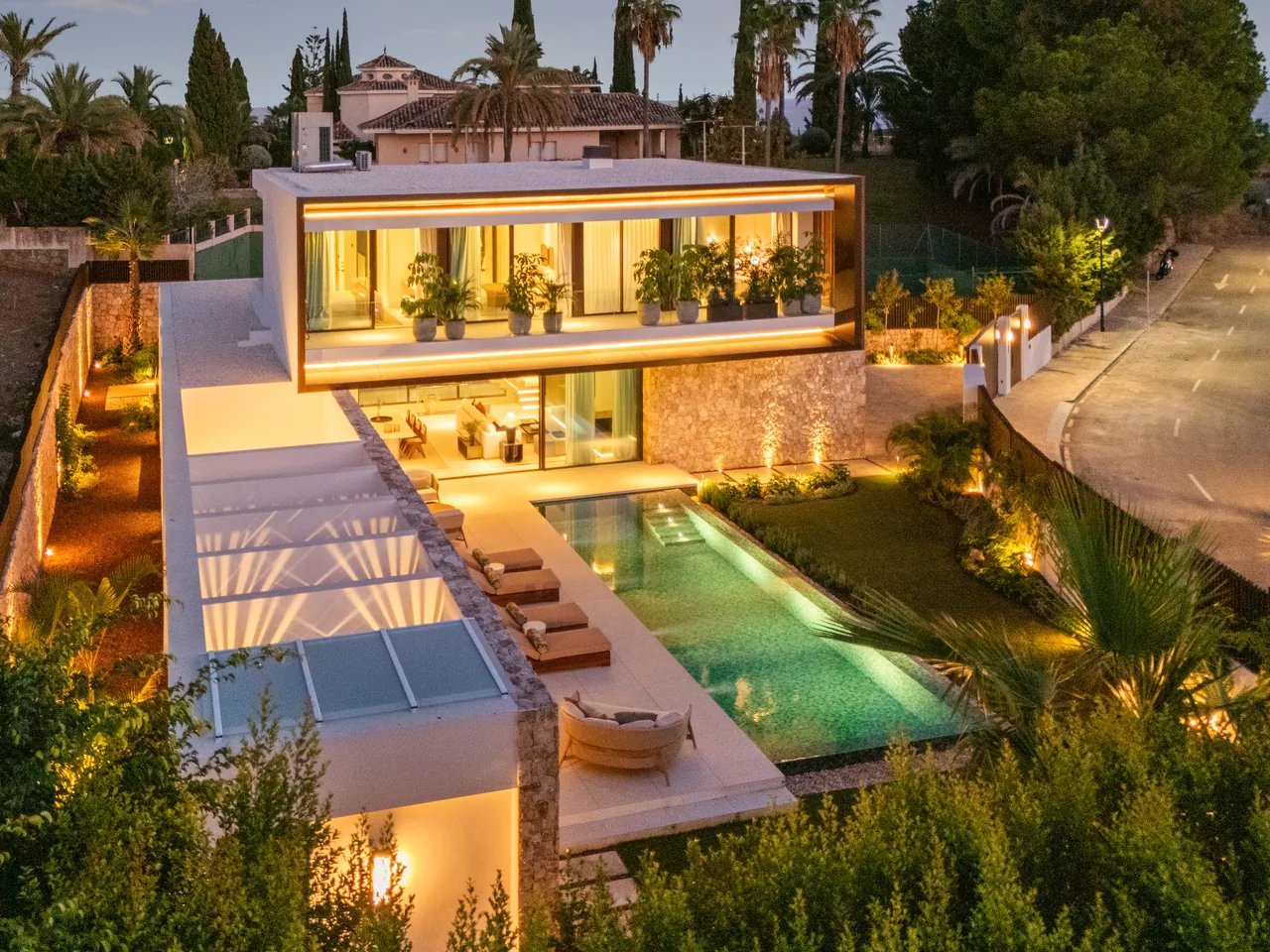 5-bedroom villa in Marbella Golden Mile with private pool and private garden