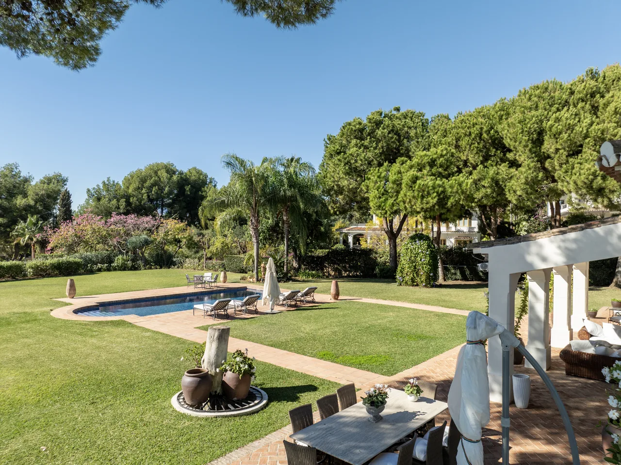 5-bedroom villa in Altos Reales with private pool and private garden — image 6